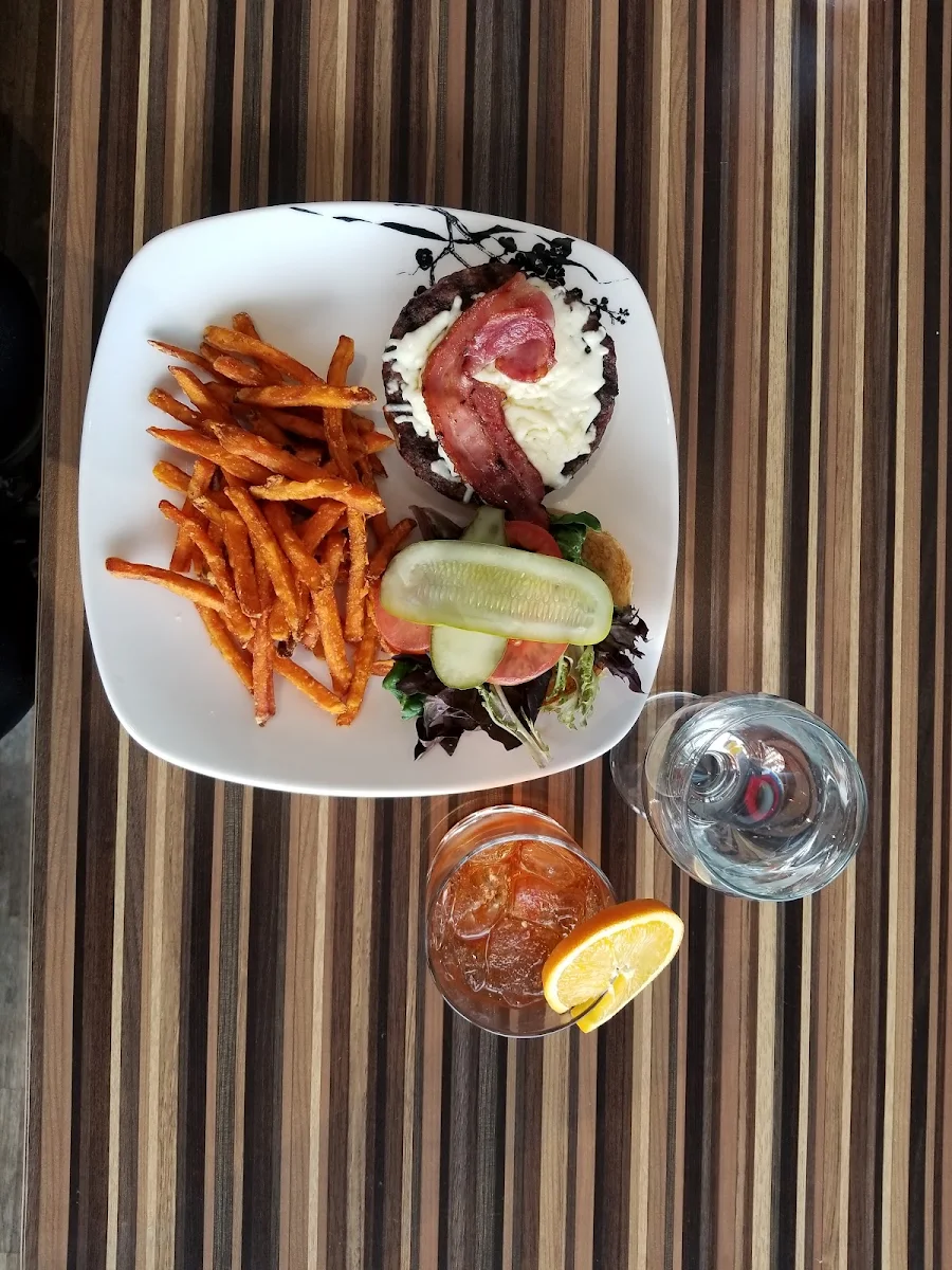 Elk Burger, Maclab Bistro