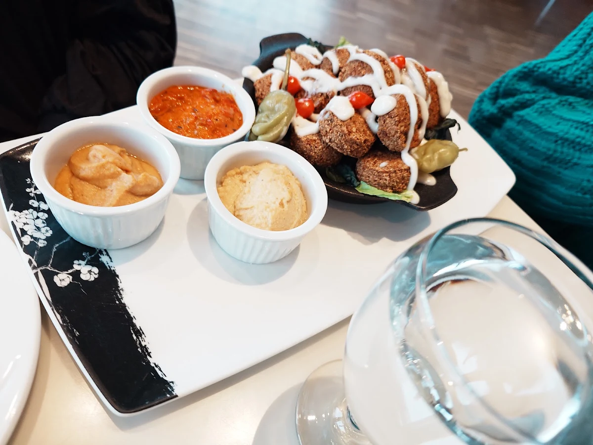 Falafel Trio, Maclab Bistro