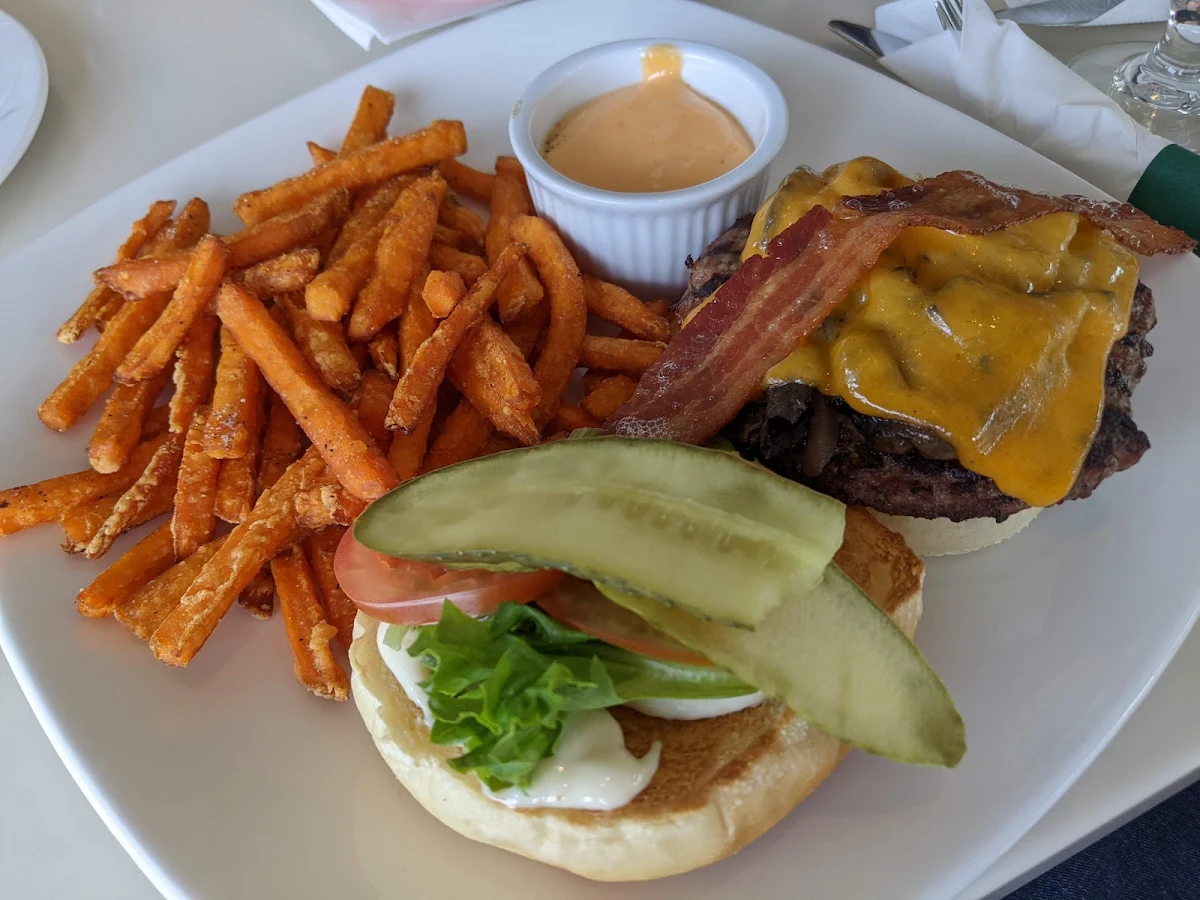 Highlights, Maclab Bistro