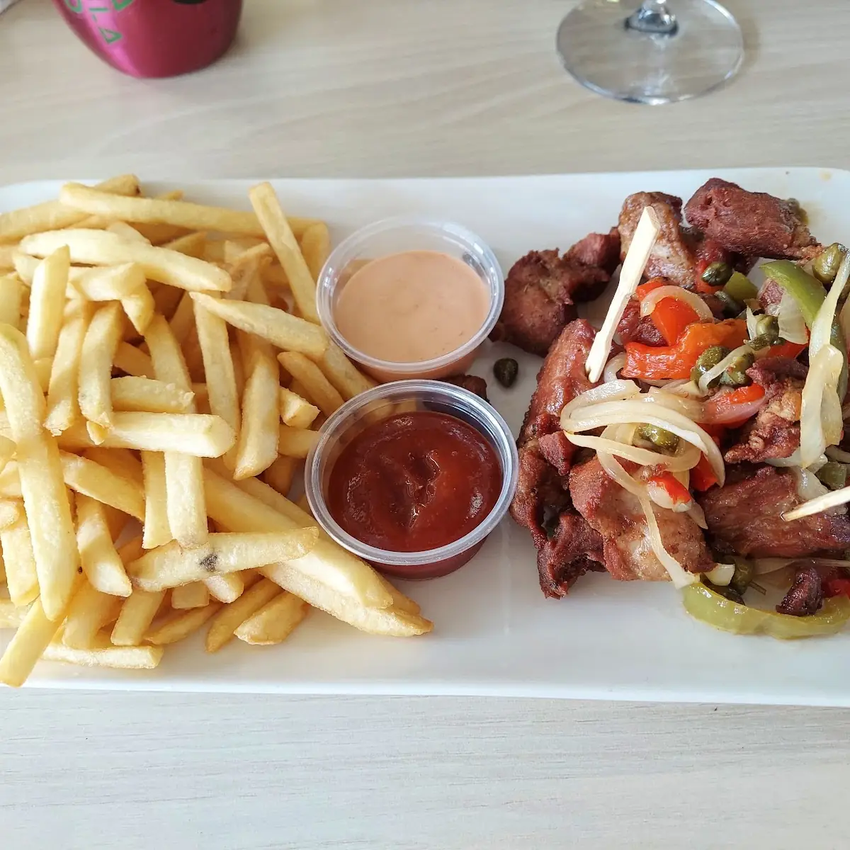 Carne Frita Con Papas Fritas