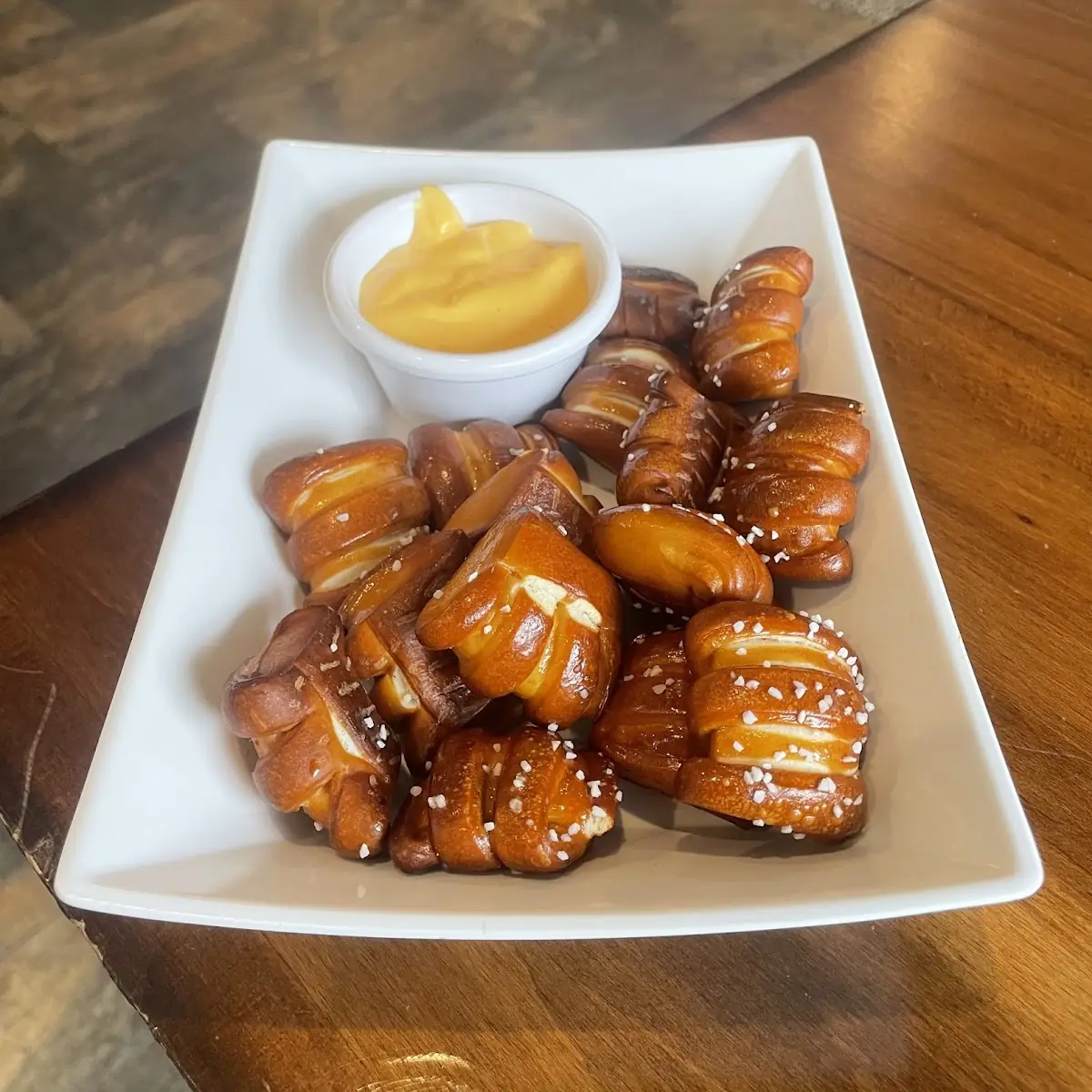 Bavarian Pretzels w Cheese Sauce