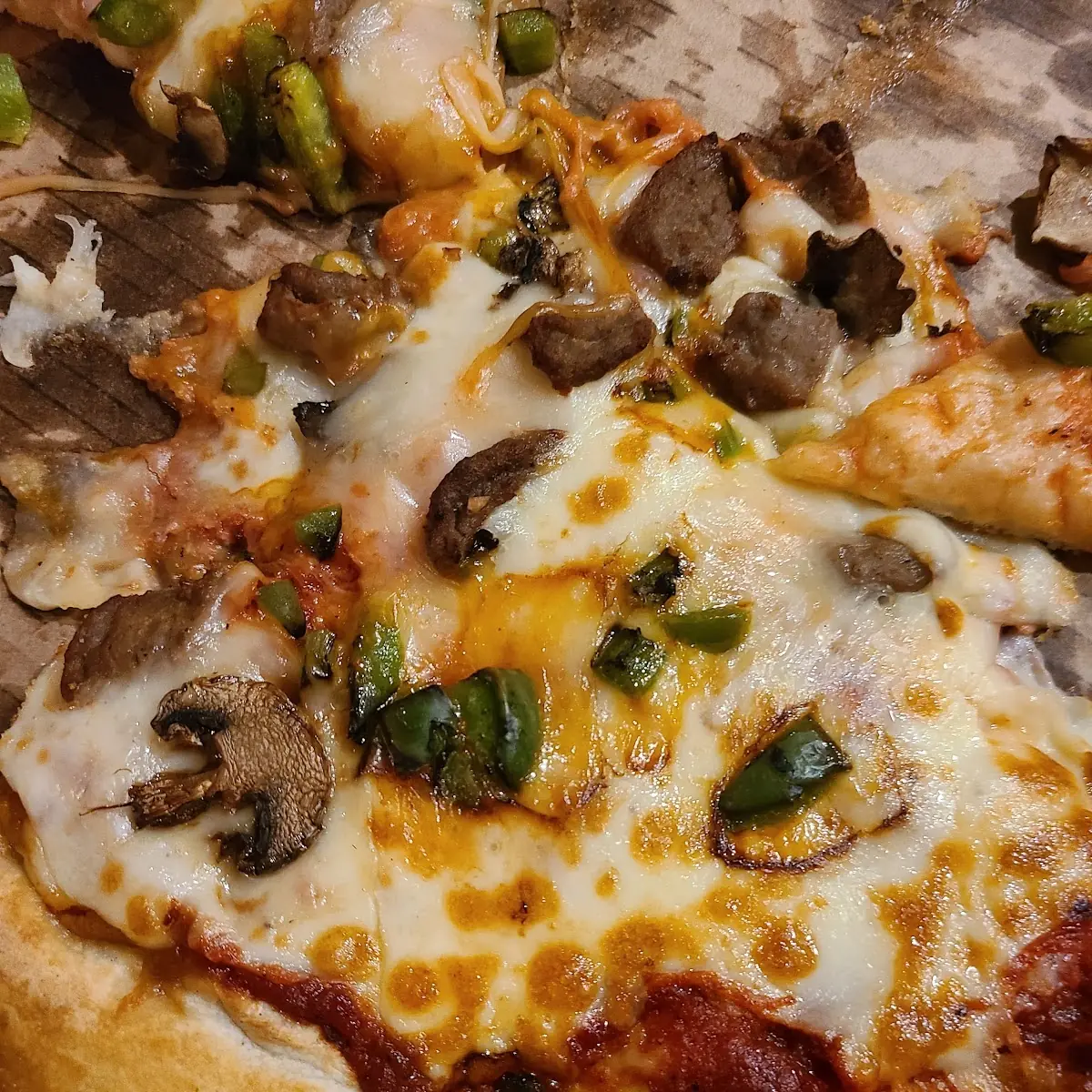 Ground Beef Bell Peppers and Mushroom Pizza