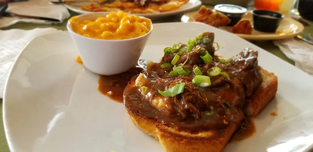 Roast Beef with Mac & Cheese