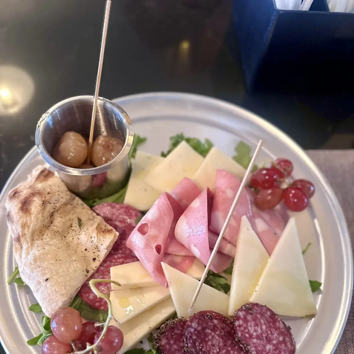Tagliere Misto Salami E Formaggi