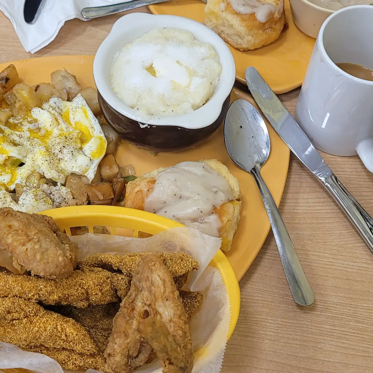 Catfish and Cheesy Grits
