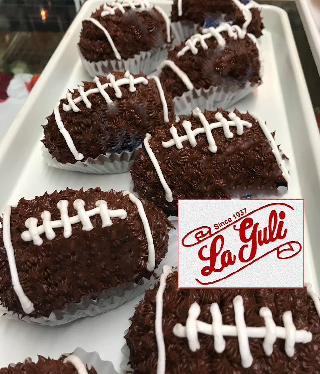 Chocolate Big Game Cupcake