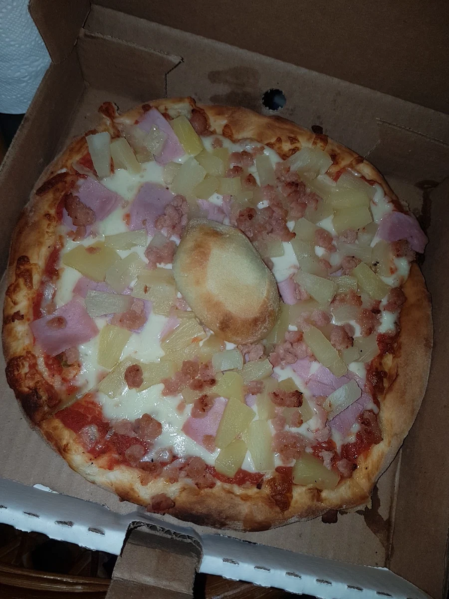 Hawaiian Pizza, Revana Pizza Dartmouth