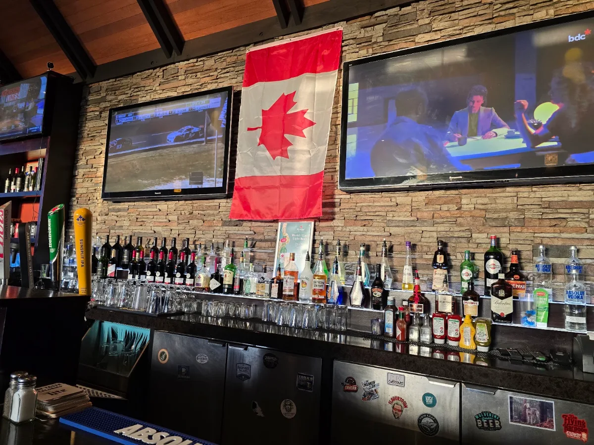 Vibe, Jonny Canuck's Bar & Grill
