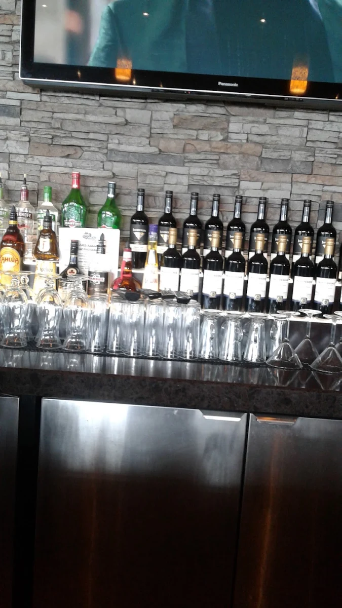 Vibe, Jonny Canuck's Bar & Grill