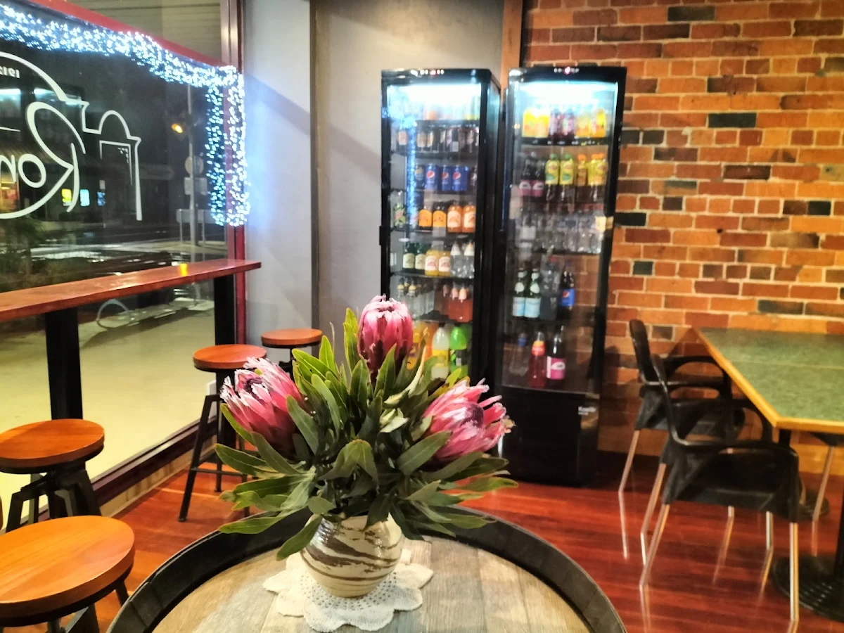 Vibe, Ronni's Restaurant