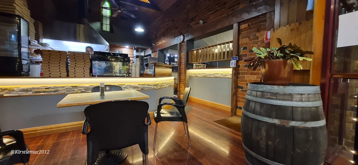 Vibe, Ronni's Restaurant