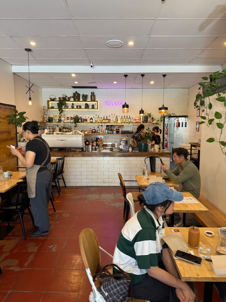 Vibe, TWO CIRCLES CAFE