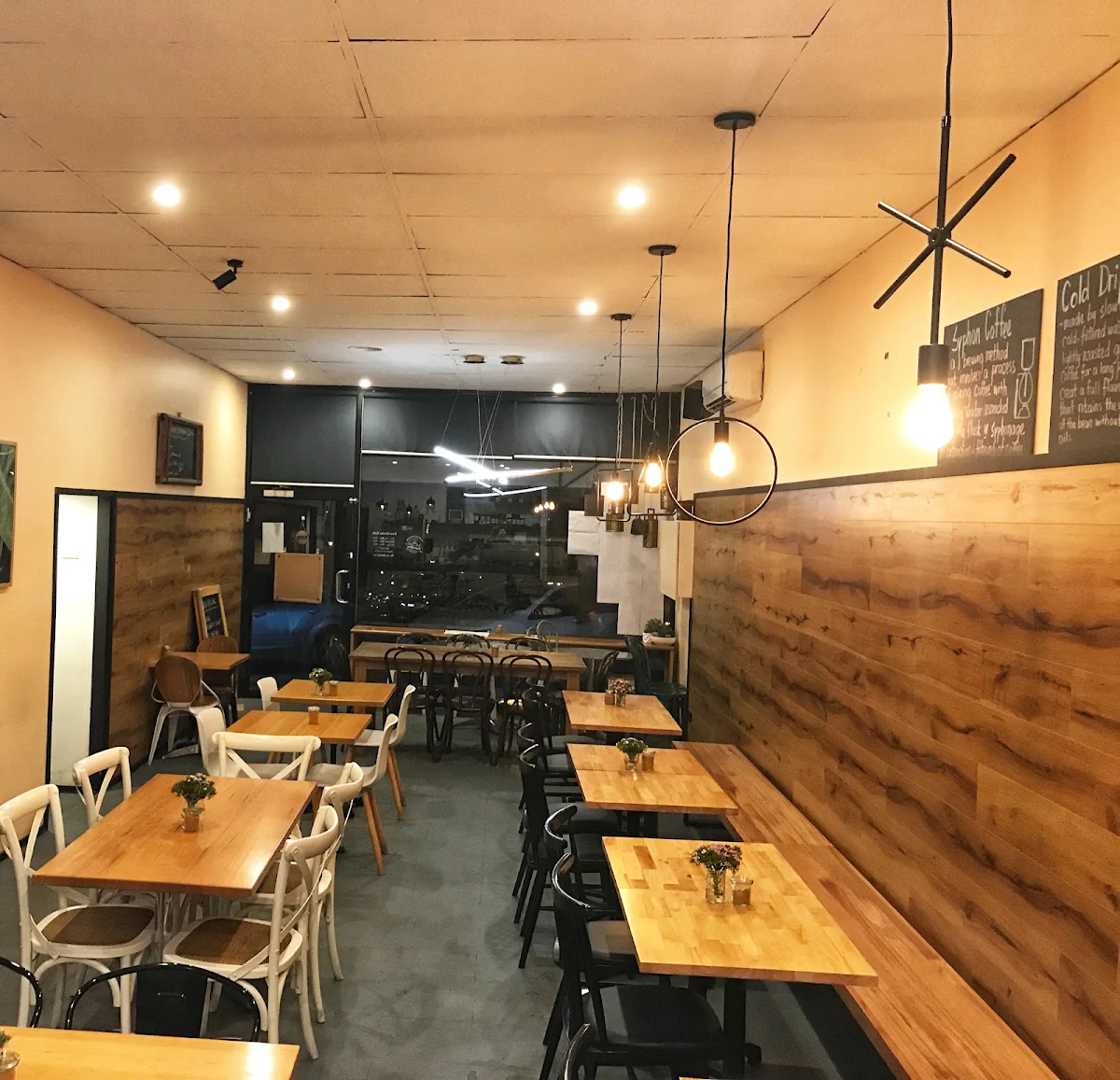 Vibe, TWO CIRCLES CAFE