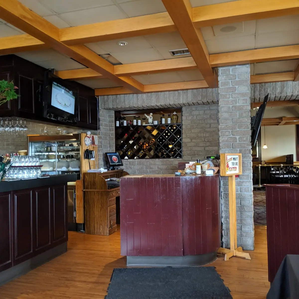 Vibe, Luna Pizzeria Restaurant