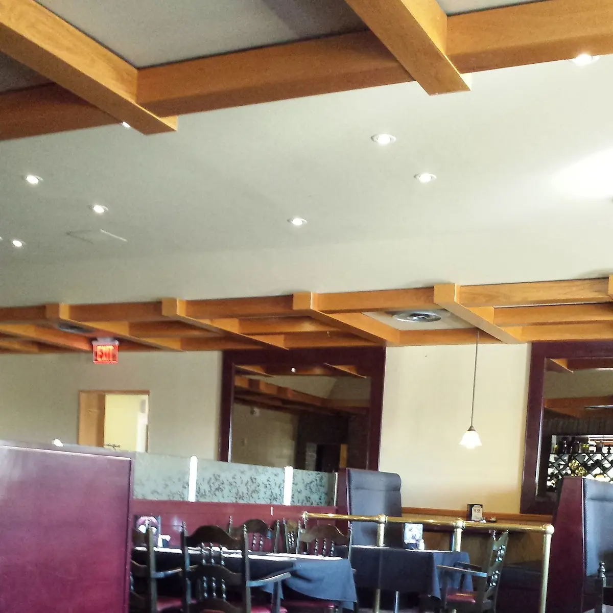 Vibe, Luna Pizzeria Restaurant