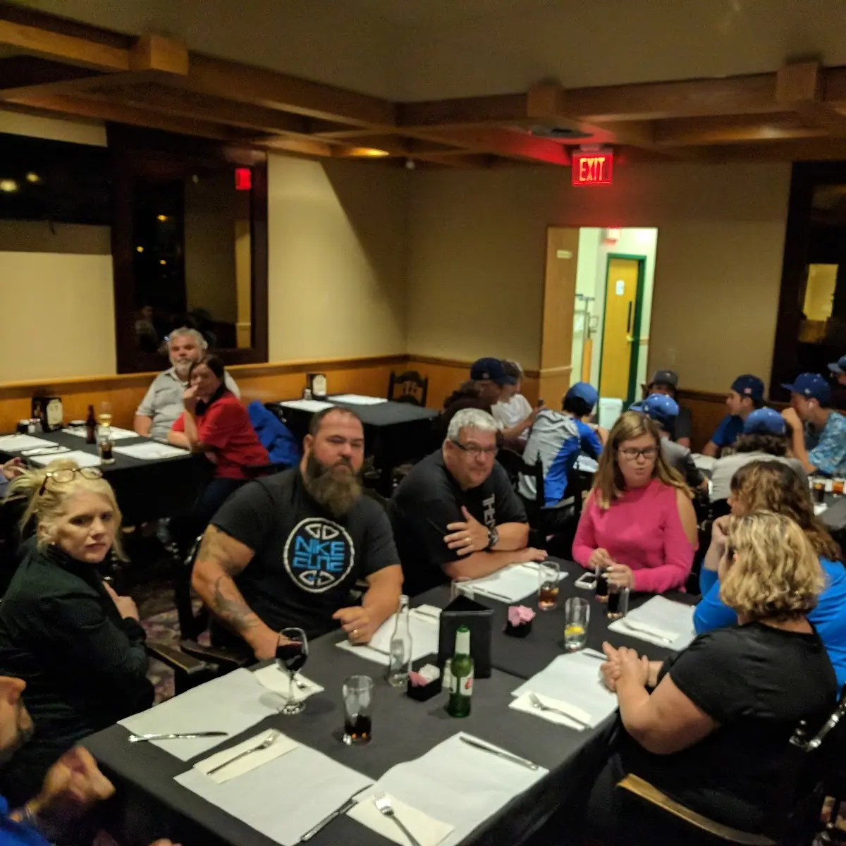 Vibe, Luna Pizzeria Restaurant