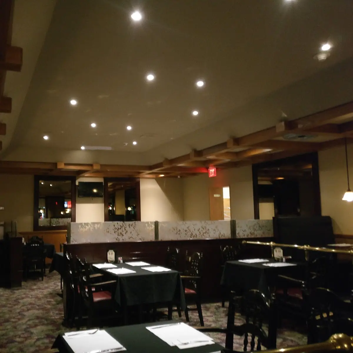 Vibe, Luna Pizzeria Restaurant