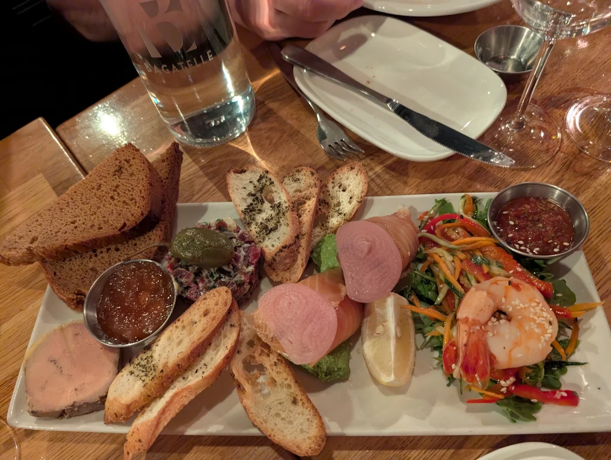 Food & drink, Restaurant Bagatelle Bistro Apportez votre vin