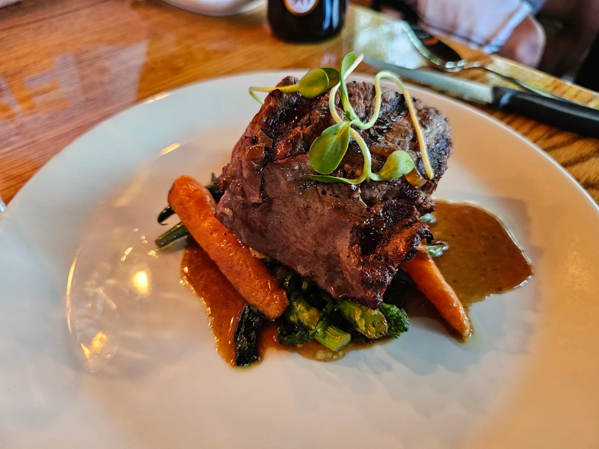 Food & drink, Restaurant Bagatelle Bistro Apportez votre vin