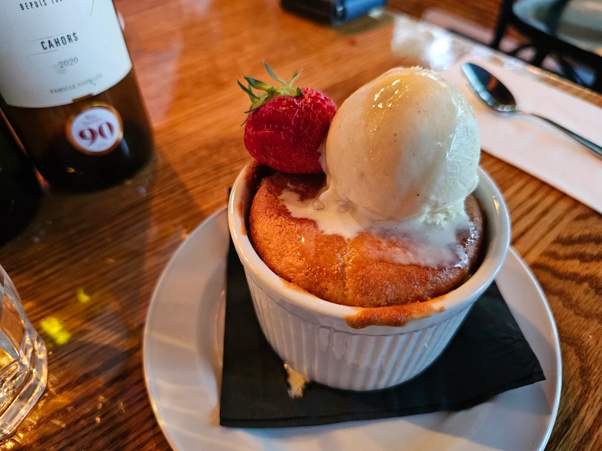 Food & drink, Restaurant Bagatelle Bistro Apportez votre vin