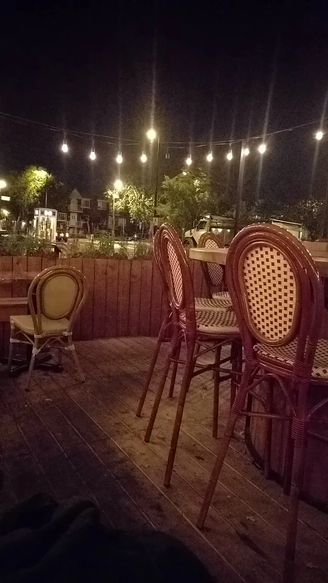 Vibe, Restaurant Bagatelle Bistro Apportez votre vin