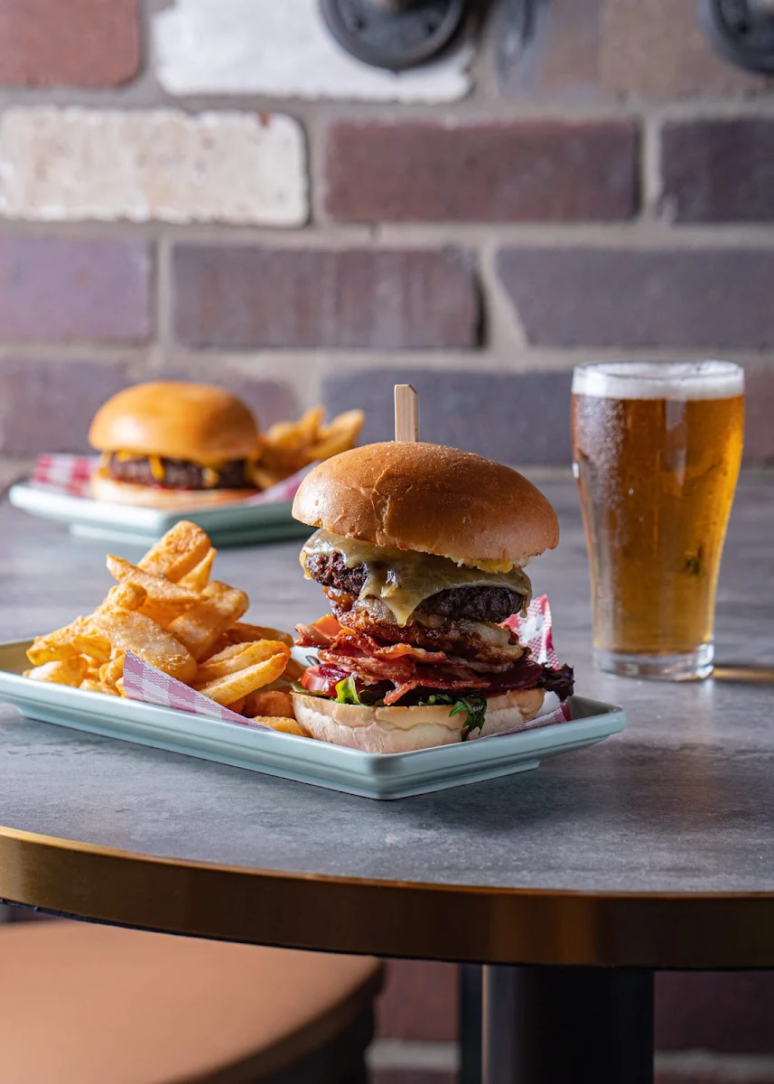 Food & drink, Huntlee Tavern