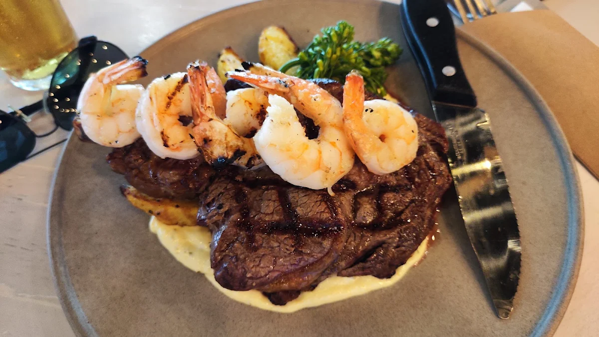 Food & drink, Huntlee Tavern