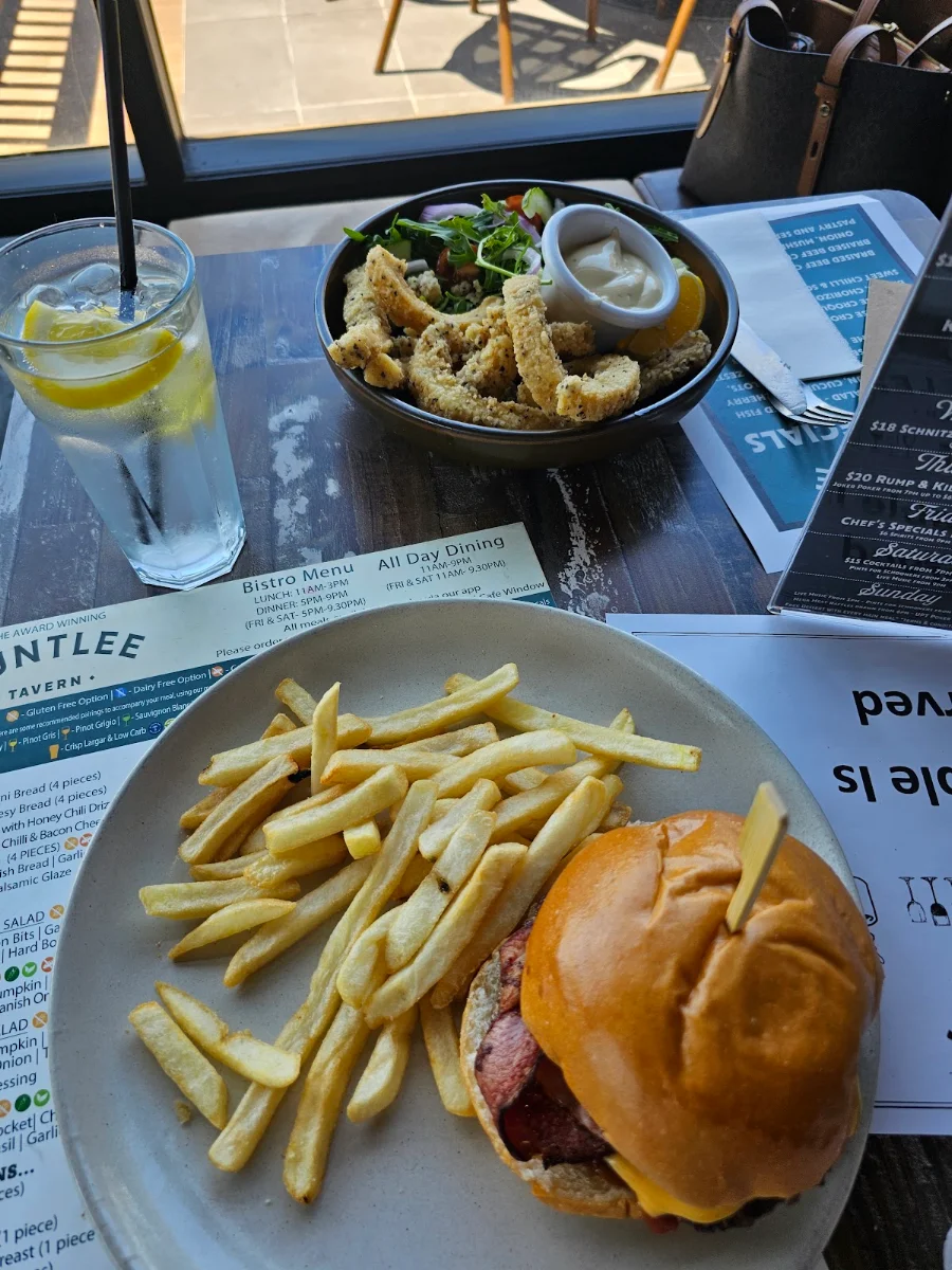 Food & drink, Huntlee Tavern