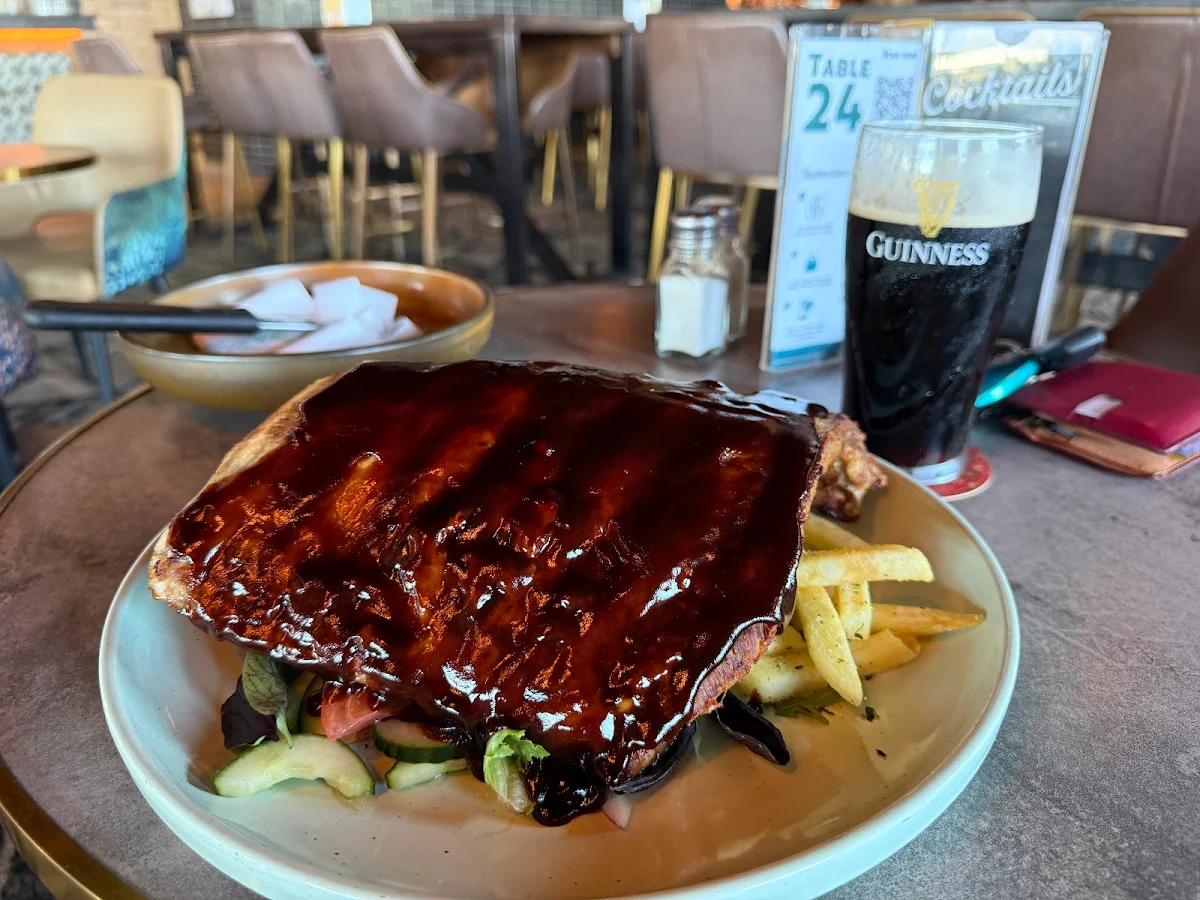 Food & drink, Huntlee Tavern