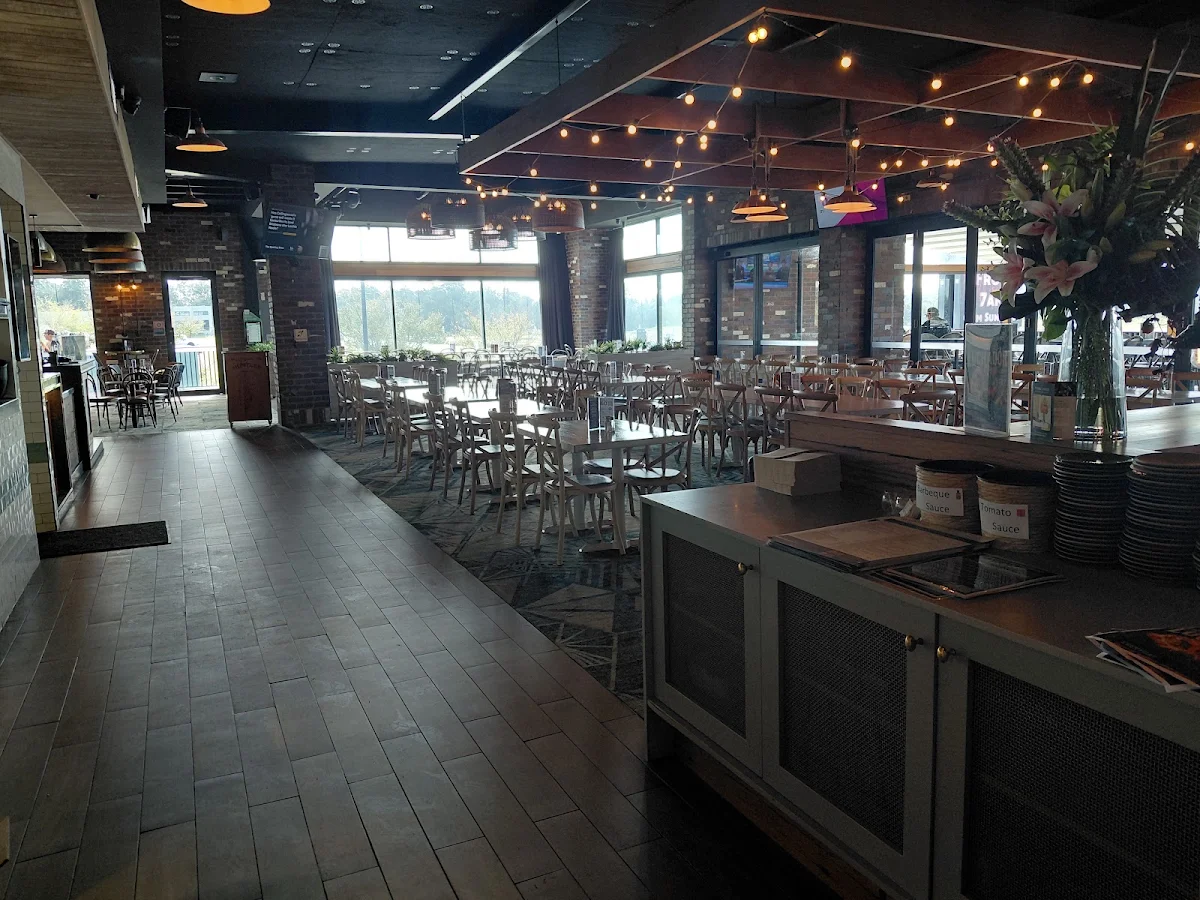 Vibe, Huntlee Tavern