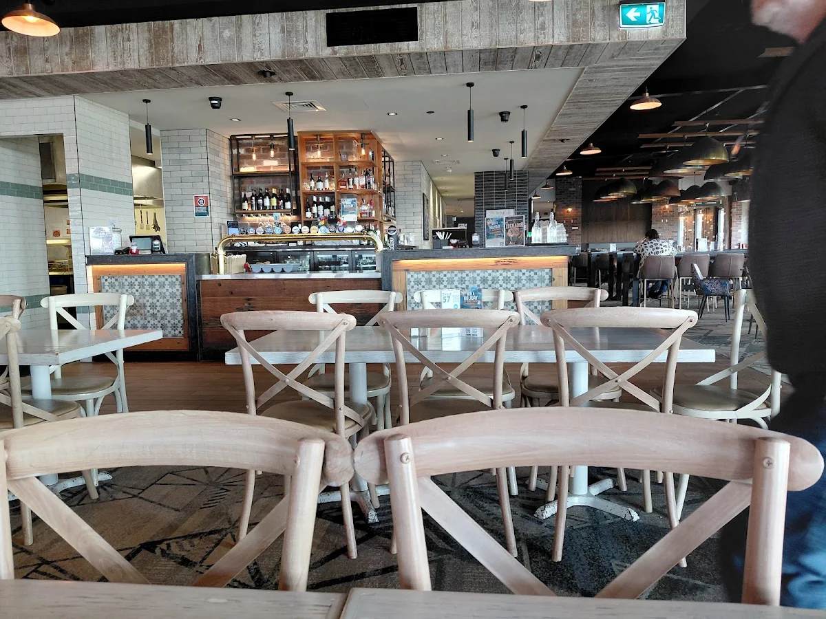 Vibe, Huntlee Tavern