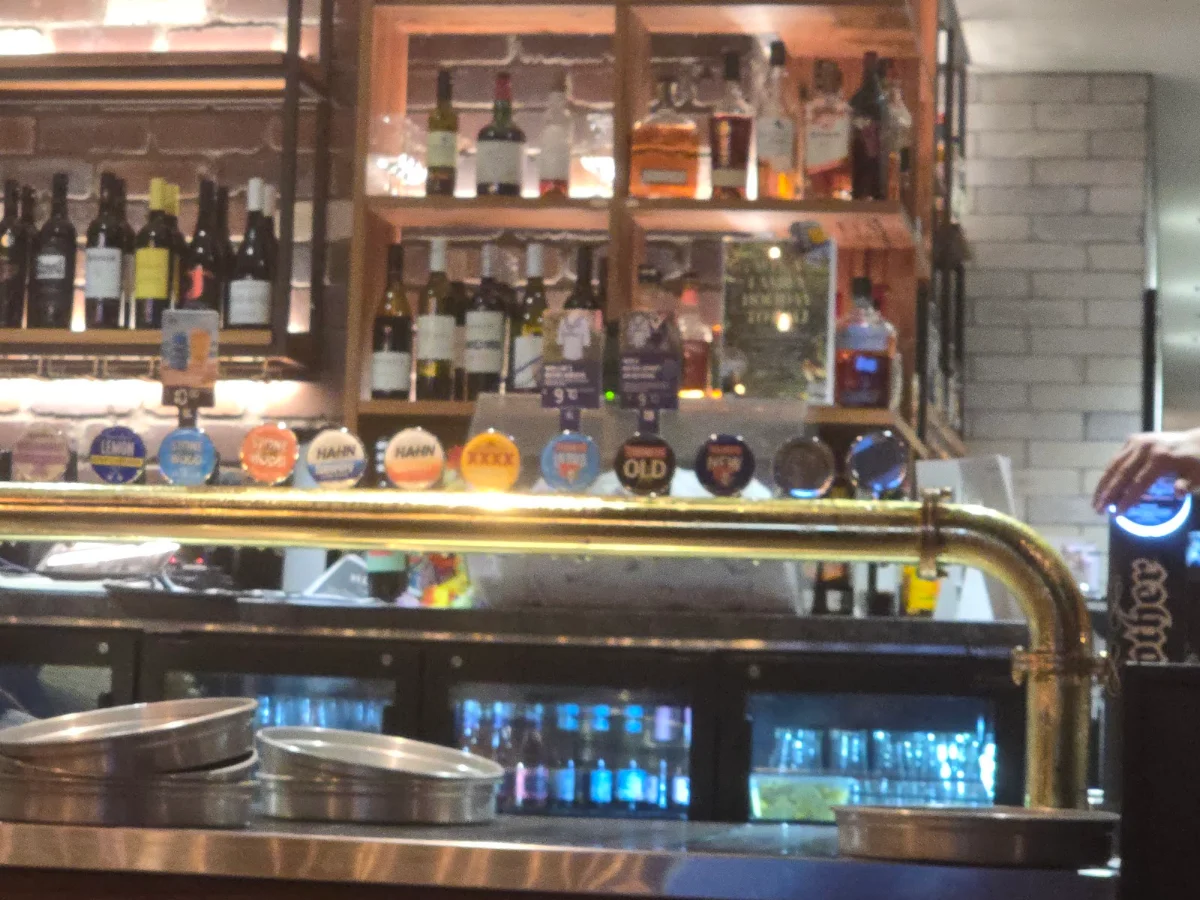 Vibe, Huntlee Tavern