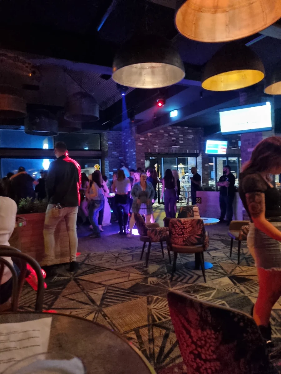 Vibe, Huntlee Tavern