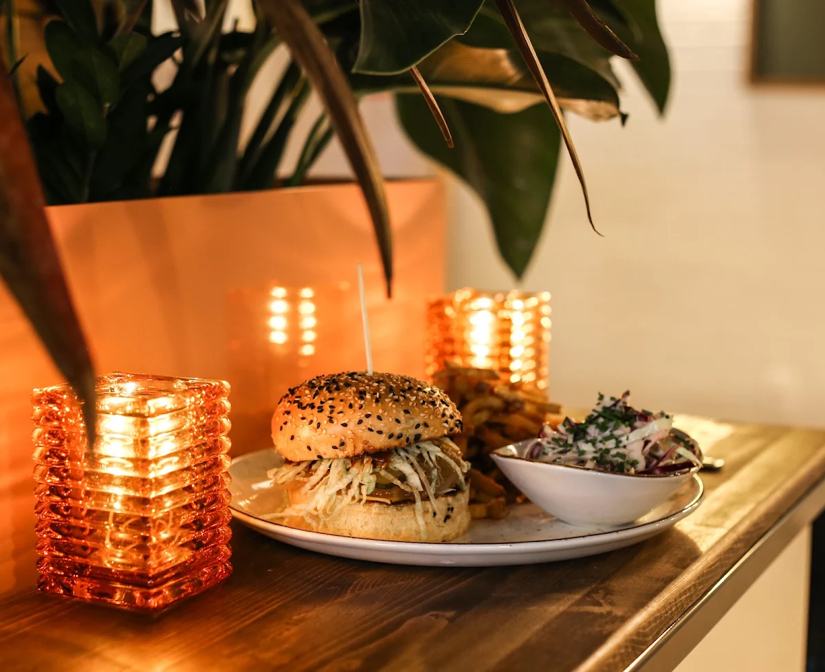 Food & drink, Léo's Taproom