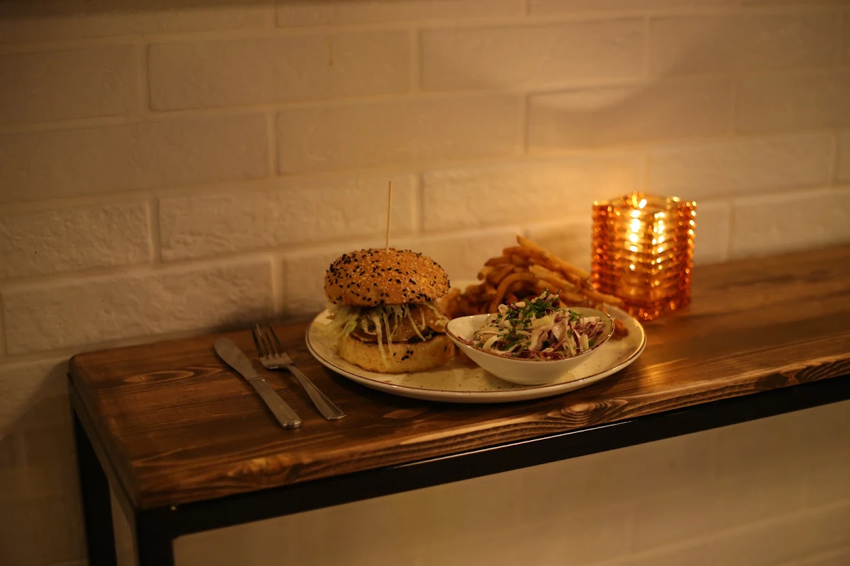 Food & drink, Léo's Taproom