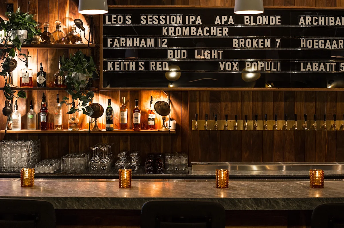 Vibe, Léo's Taproom
