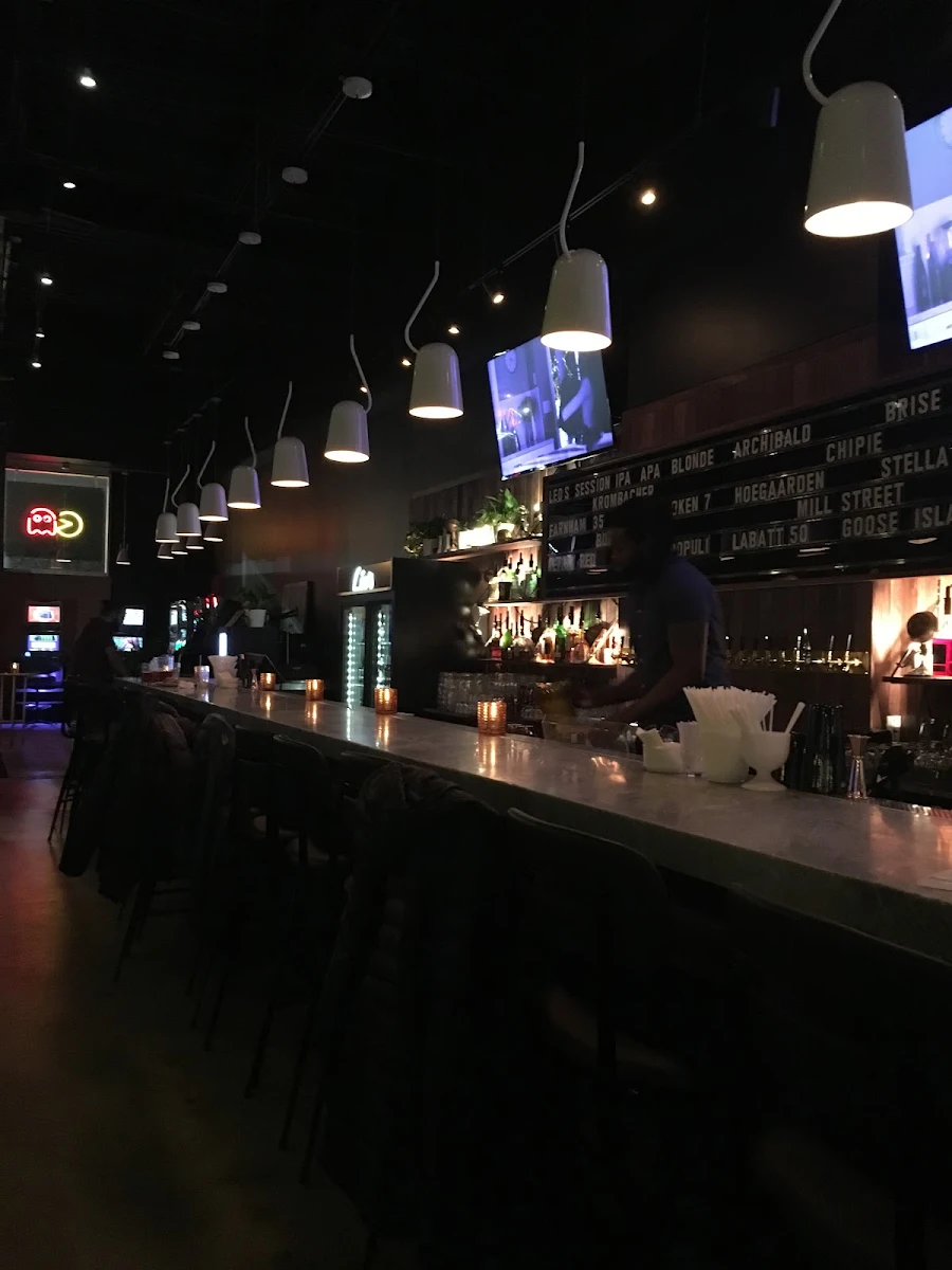 Vibe, Léo's Taproom