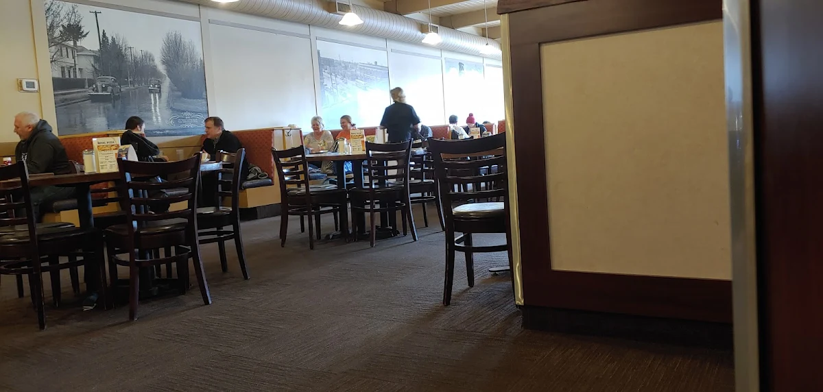 Vibe, Royal Pizza Old Strathcona