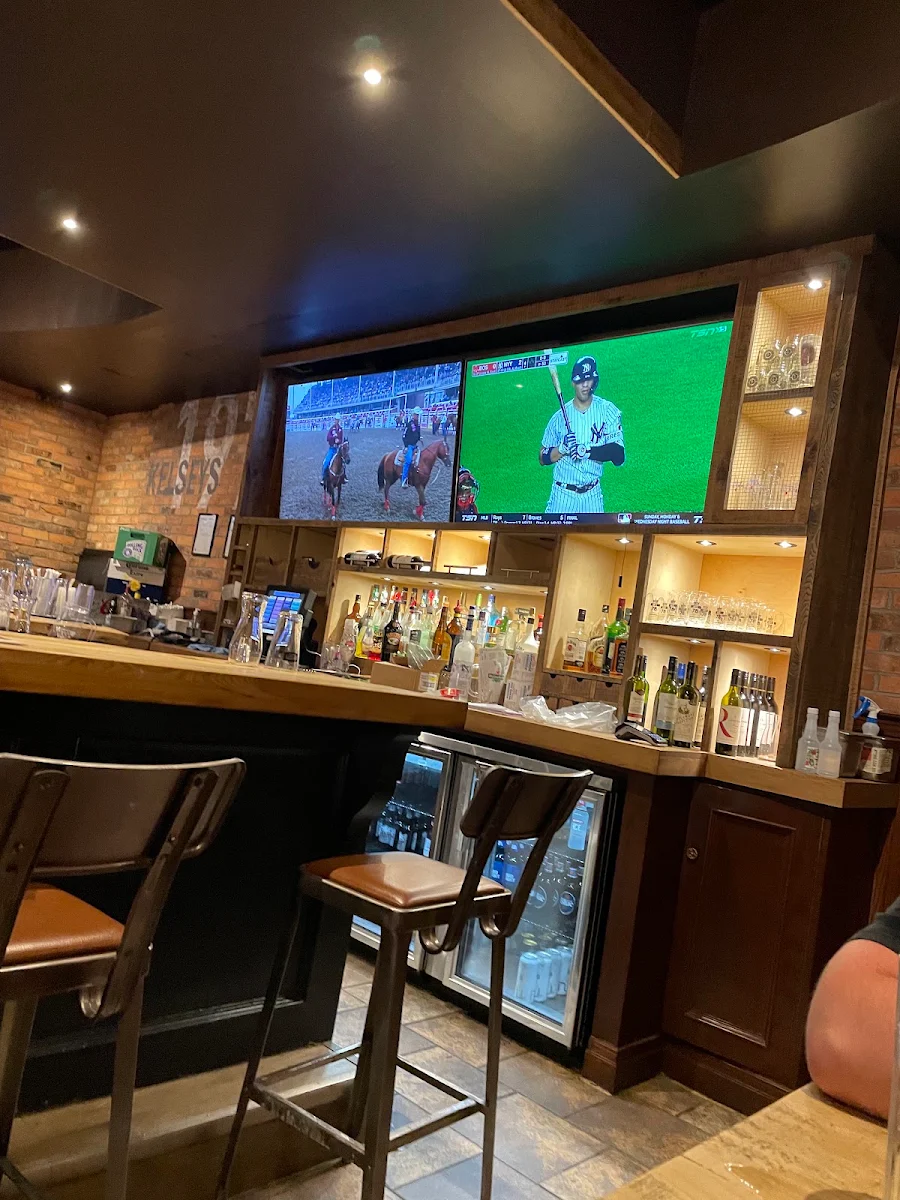 Vibe, Kelseys Original Roadhouse