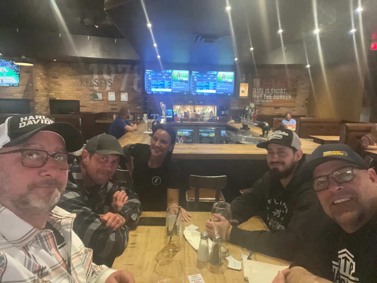 Vibe, Kelseys Original Roadhouse
