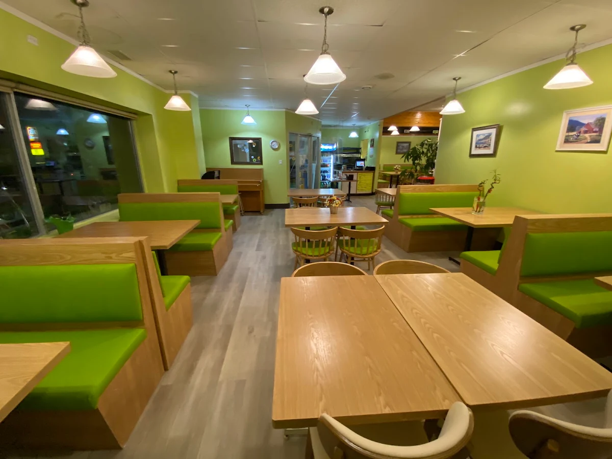 Vibe, Lucky 15 Restaurant