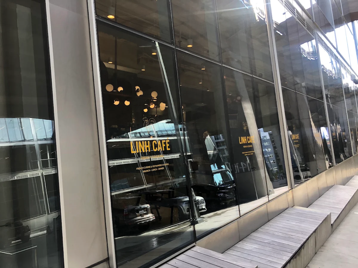 Vibe, Linh Café