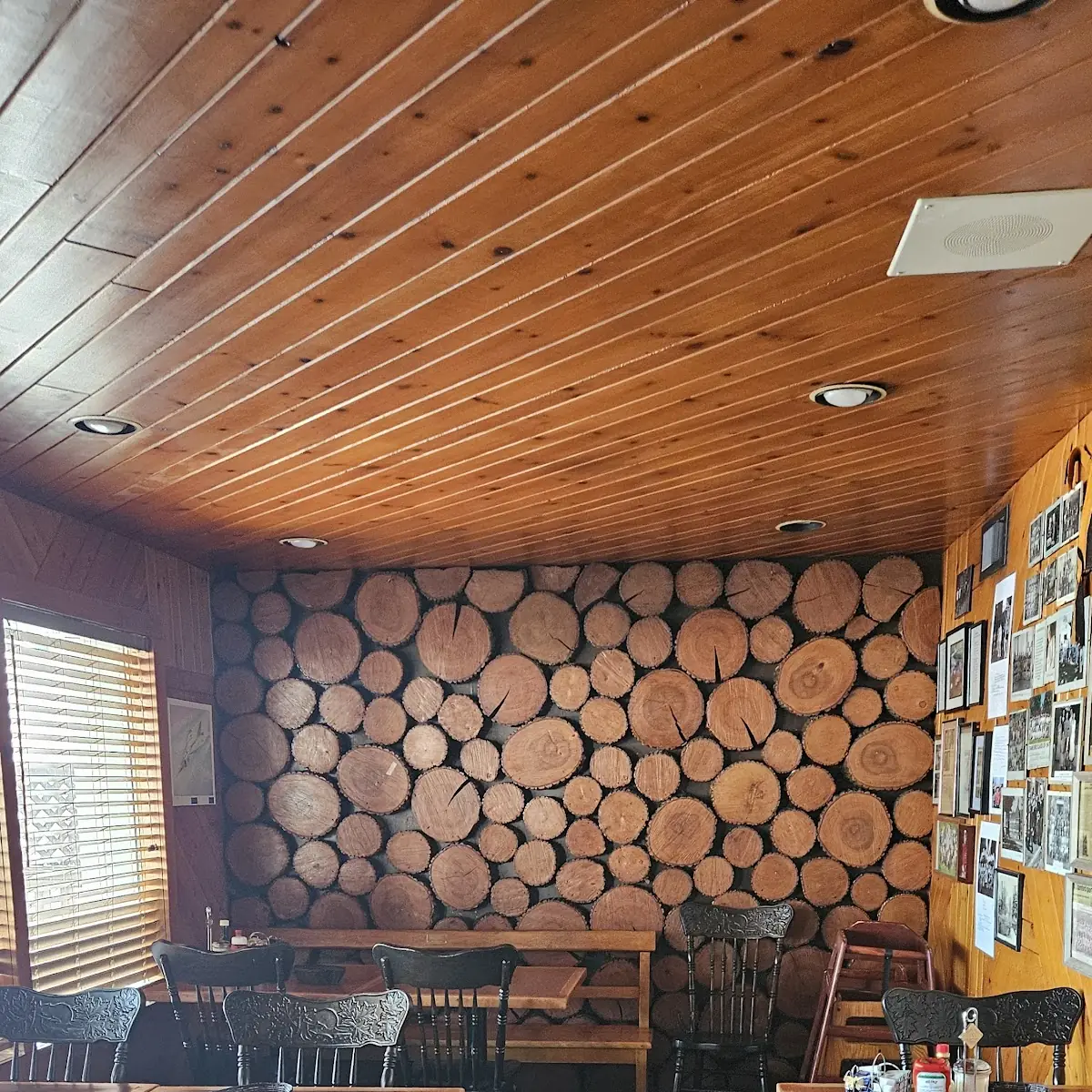 Vibe, Falls Manor Restaurant
