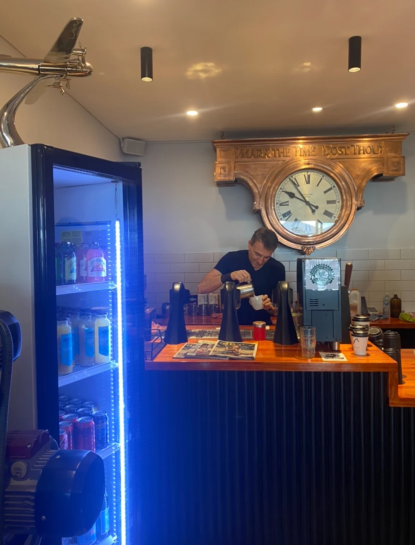 Vibe, Decoy Cafe / Dark Horse Coffee Roasters