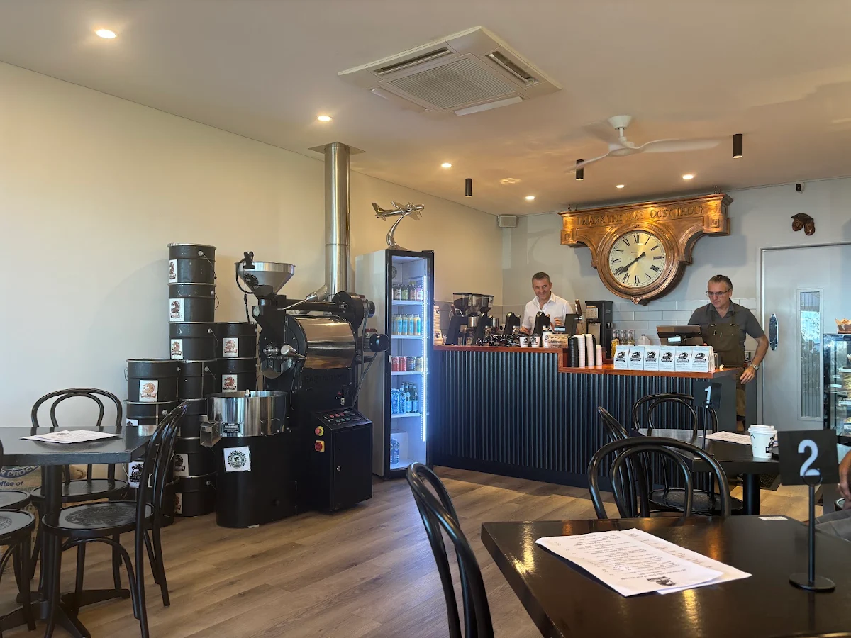 Vibe, Decoy Cafe / Dark Horse Coffee Roasters