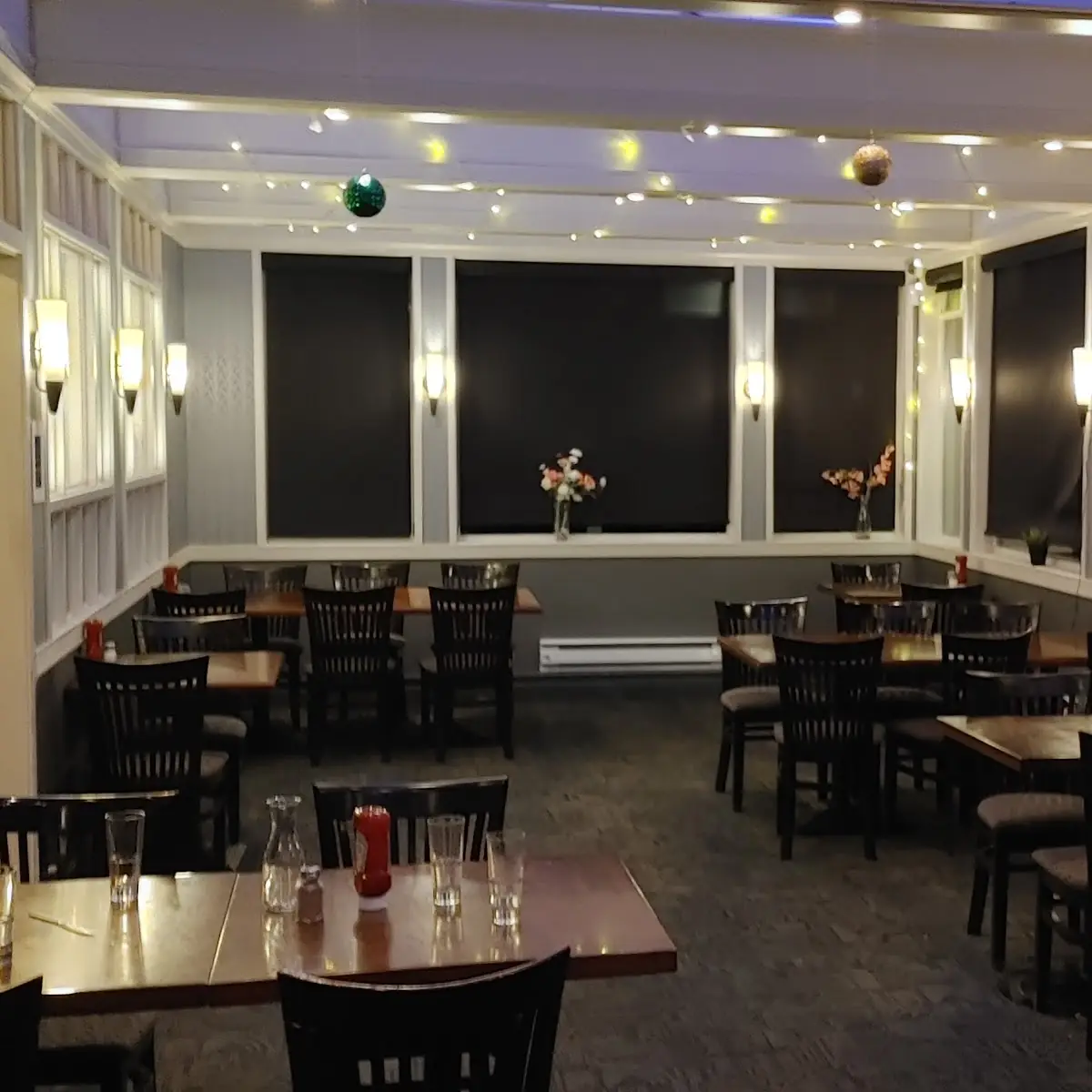 Vibe, The Roadhouse Grille