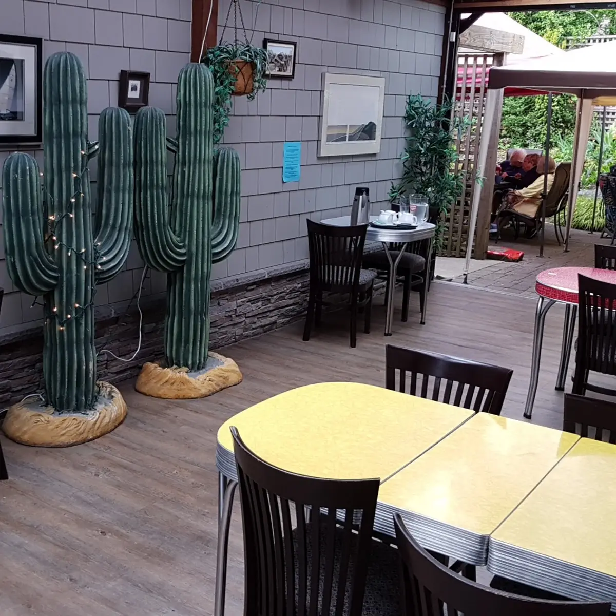 Vibe, The Roadhouse Grille
