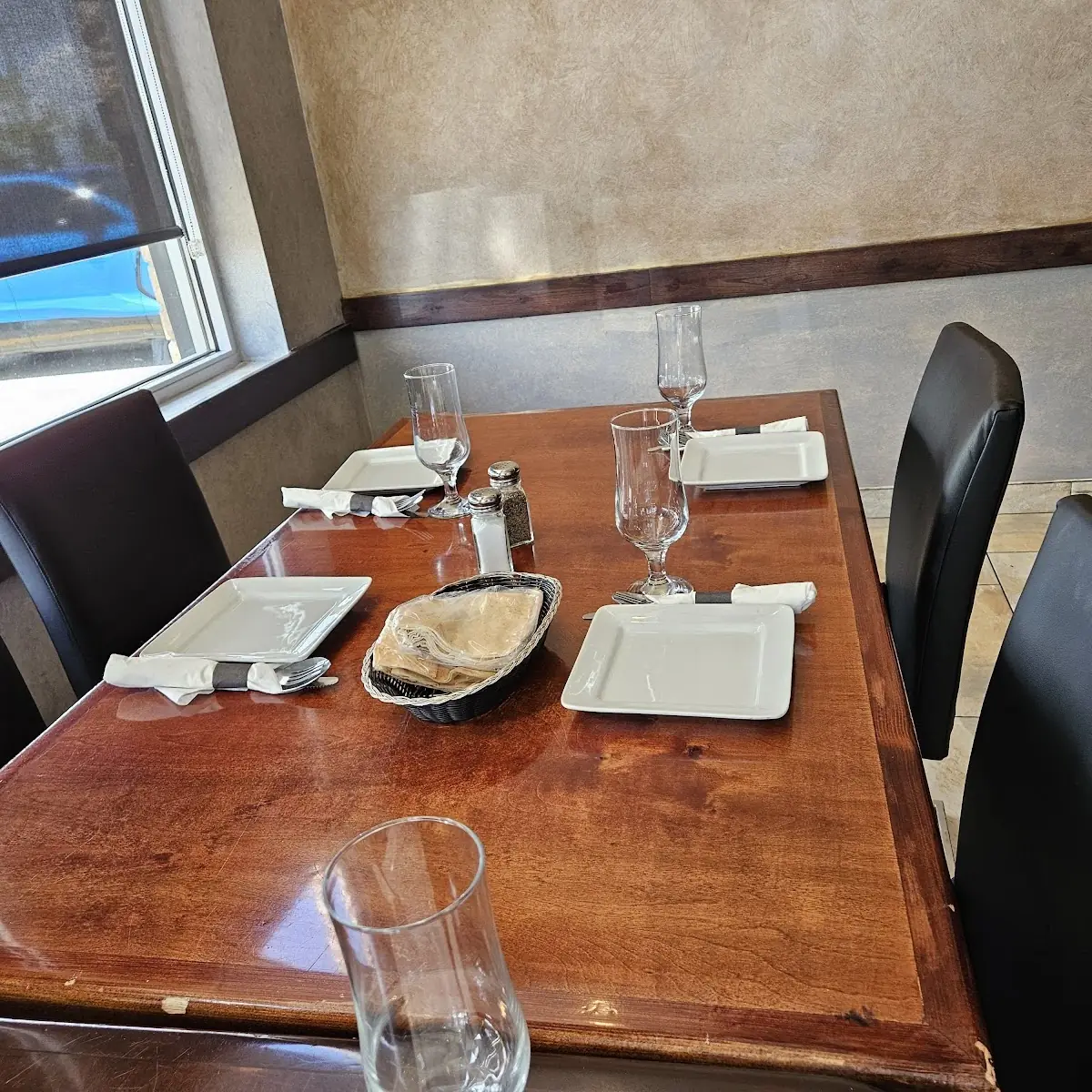 Vibe, Windsor Palace Restaurant & Catering - Tecumseh