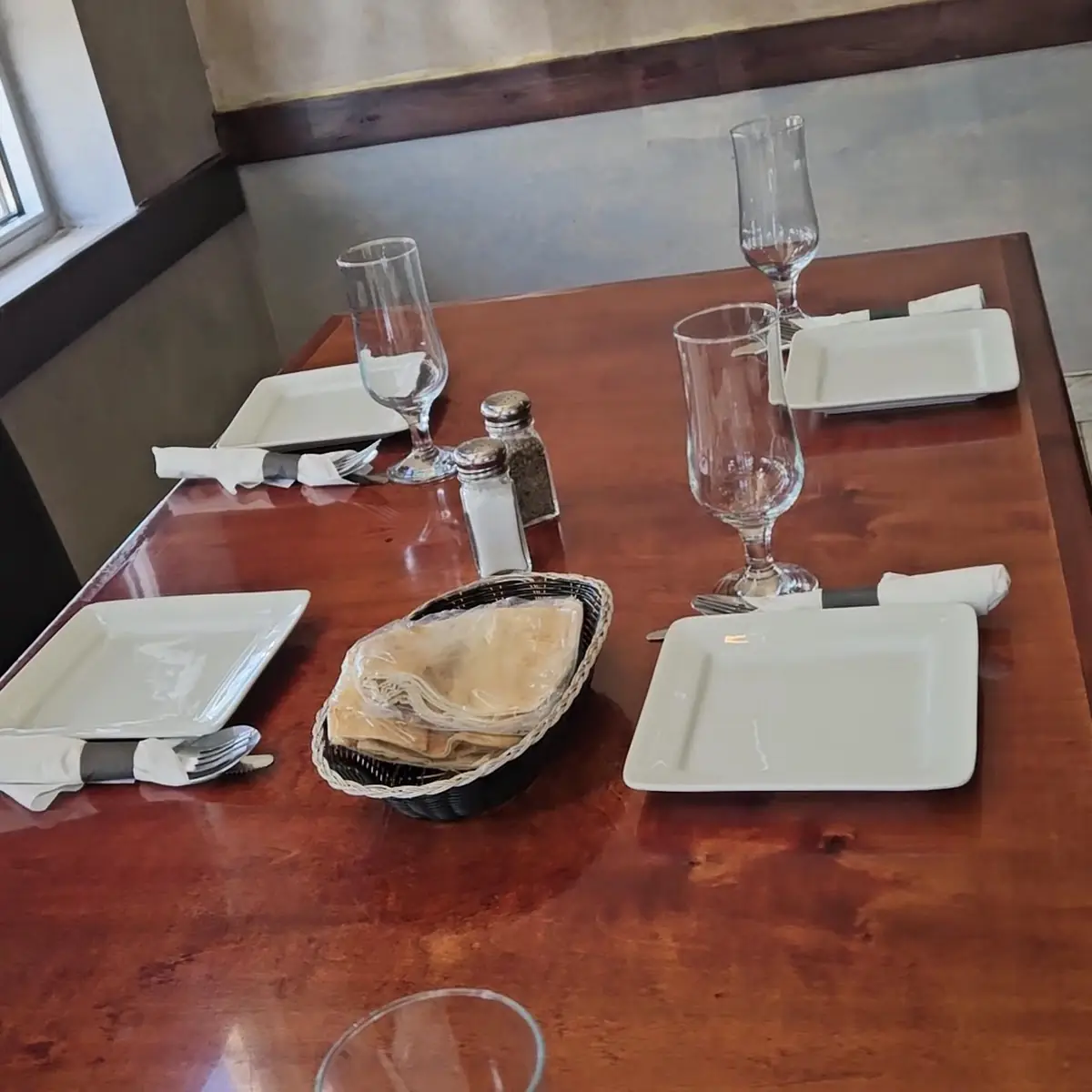 Vibe, Windsor Palace Restaurant & Catering - Tecumseh