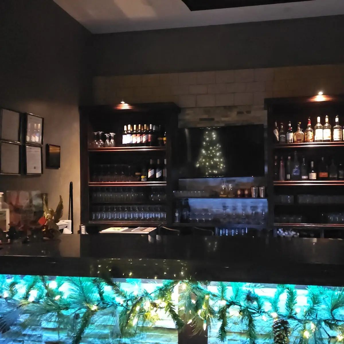 Vibe, Windsor Palace Restaurant & Catering - Tecumseh